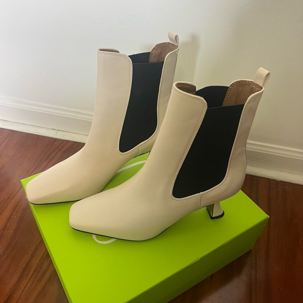 NWOT Cream Chelsea Ankle Boots with Kitten Heel Spring Career Office Work - Picture 2 of 6